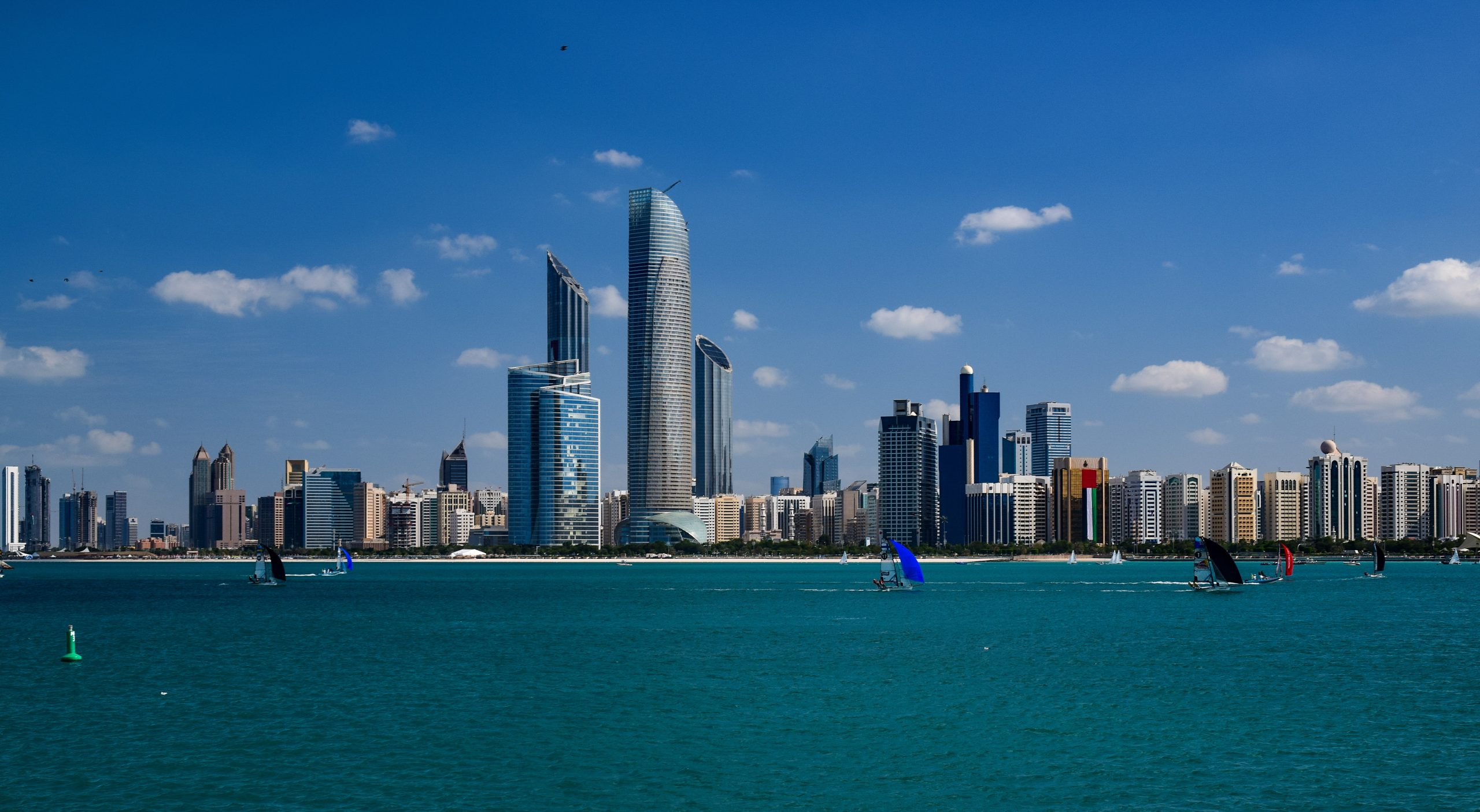 Abu Dhabi 1 أبوظبي: جمال المدينة وأبراجها الشاهقة