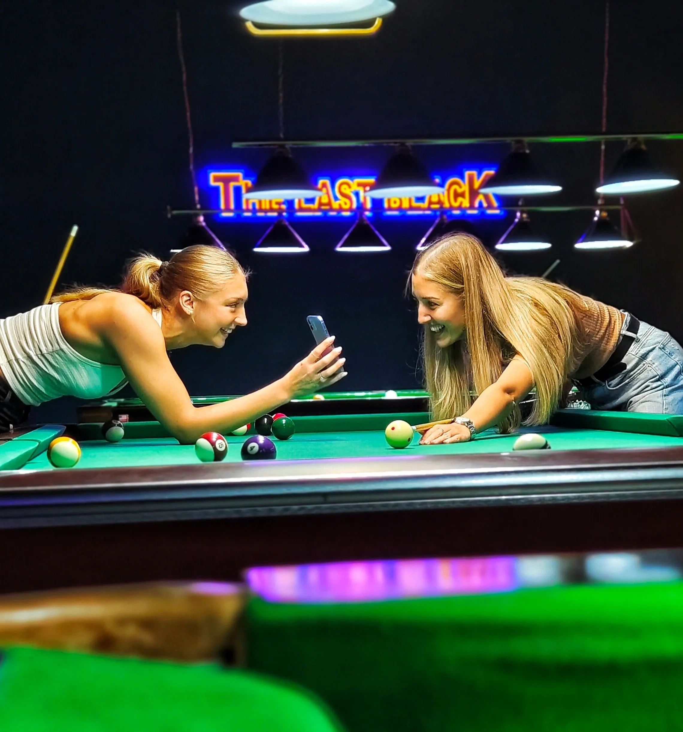 مراجعة فرع BILLIARDS & SNOOKER الأخير للأسود